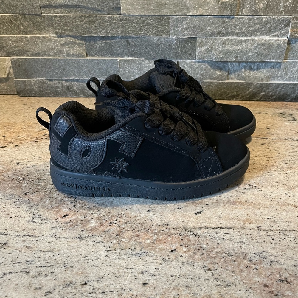 DC Shoes - Kids Black, Size 3.5 Youth